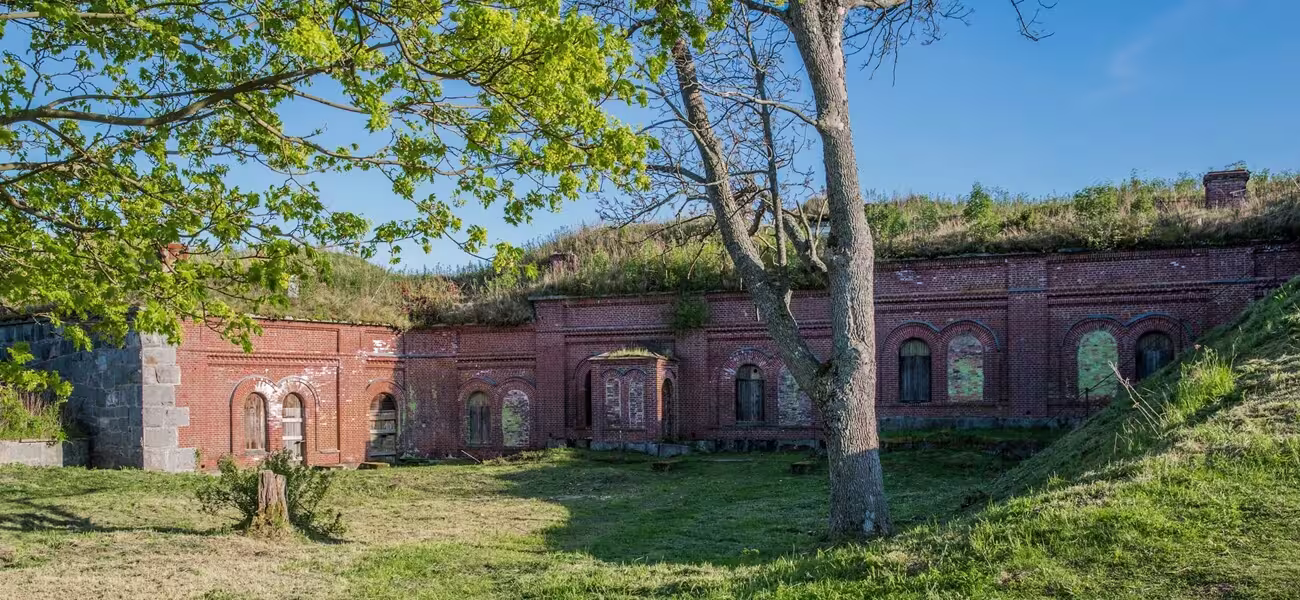 Vallisaari und Kuninkaansaari – Wilde Natur und verborgene Festungsgeschichten